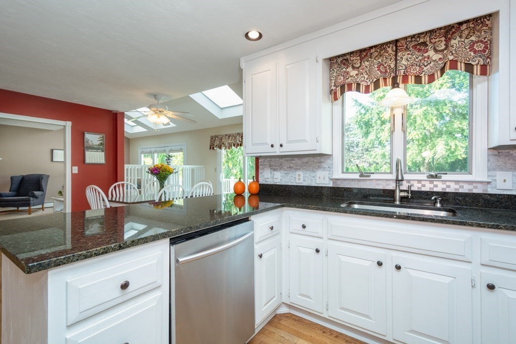 126 Madison Road Northborough, MA 01532 - Photo 8 of 42 Gallery Image 8