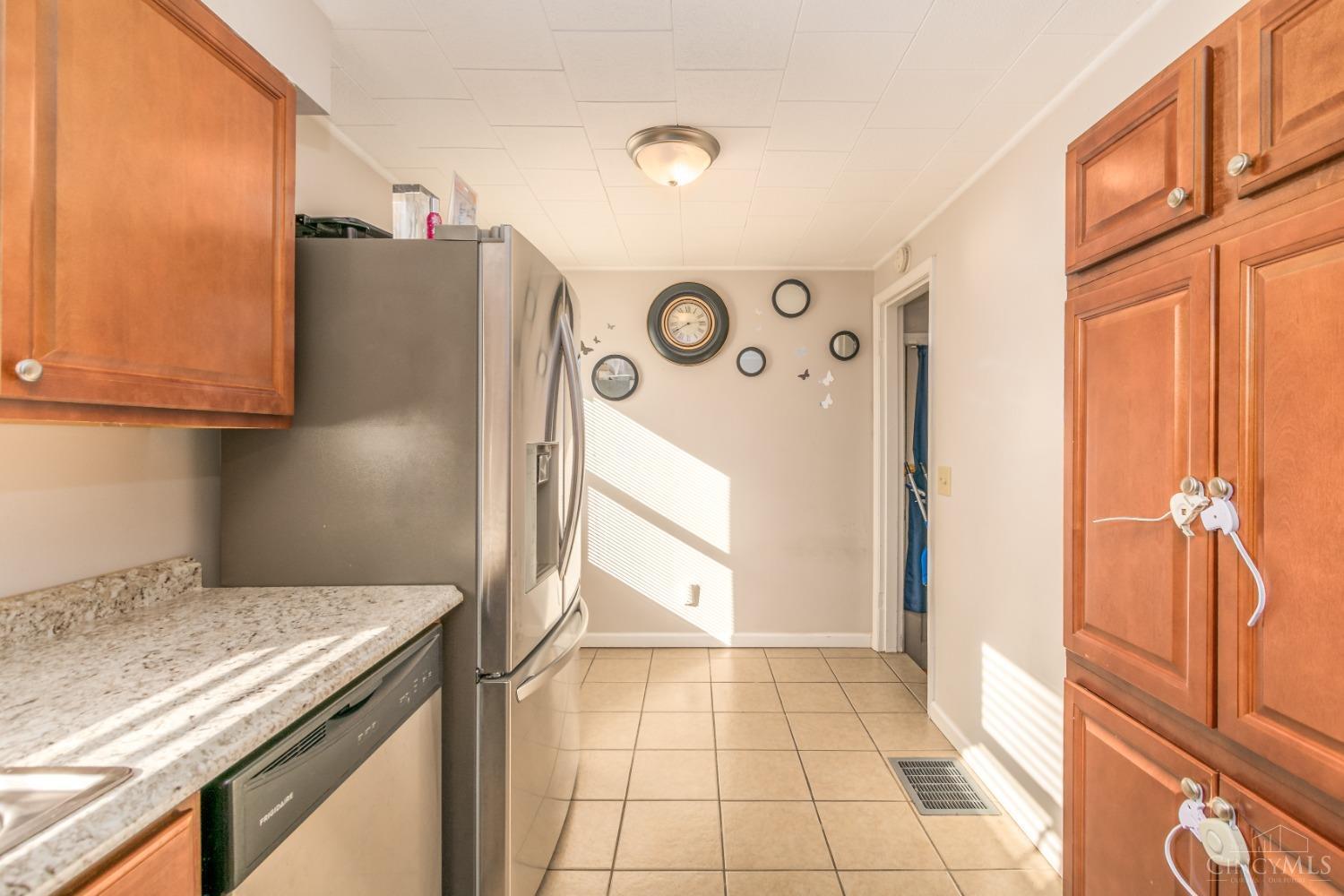 111 Riddle Road Woodlawn, OH 45215 - Photo 10 of 25