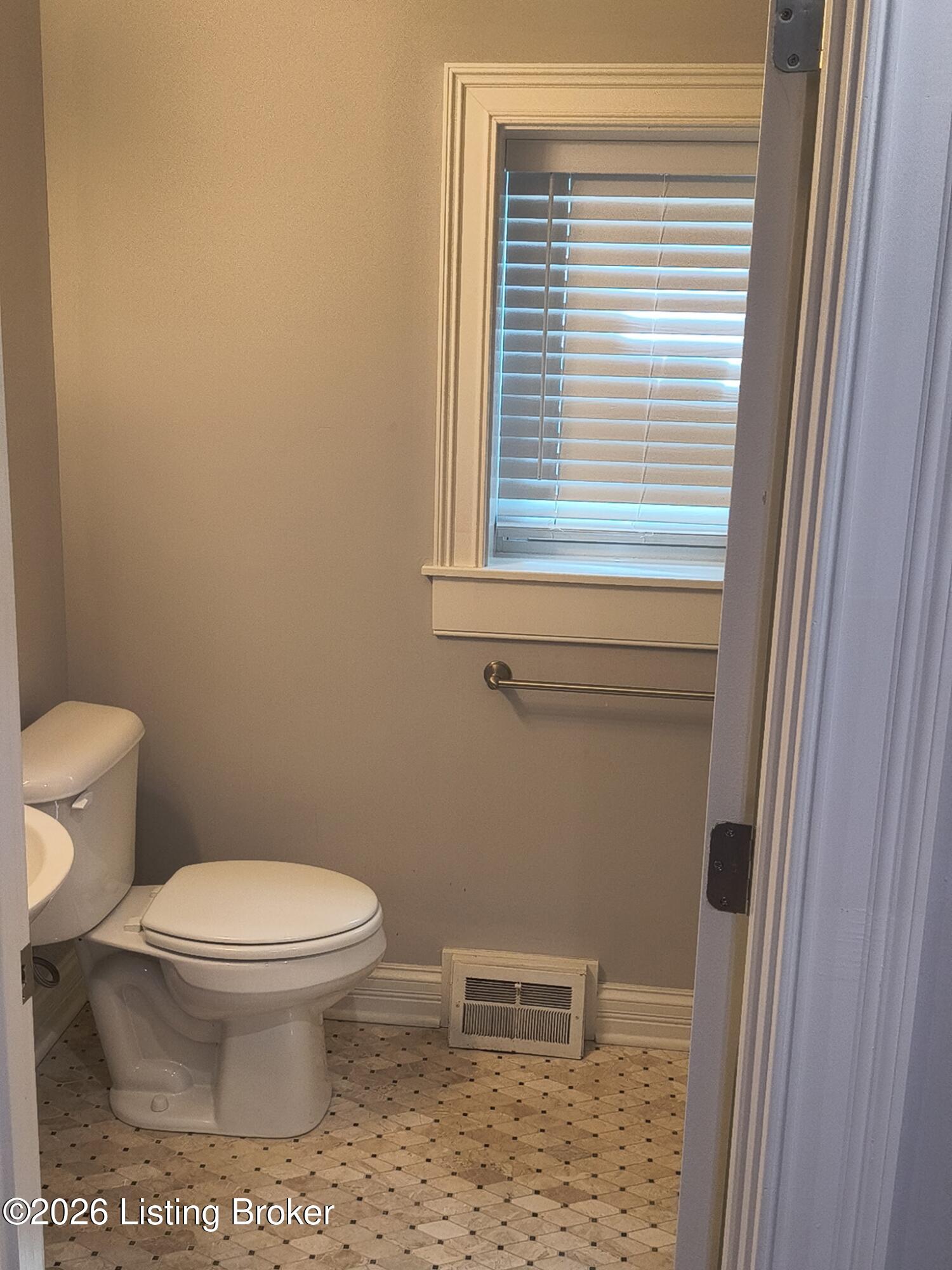 1211 Lexington Road, Unit 1 Louisville, KY 40204 - Photo 3 of 6 lex3