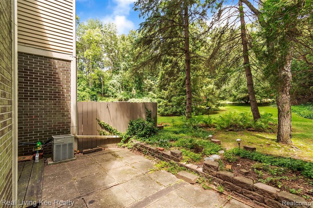 1594 Ravine Lane Rochester Hills, MI 48306 - Photo 28 of 32