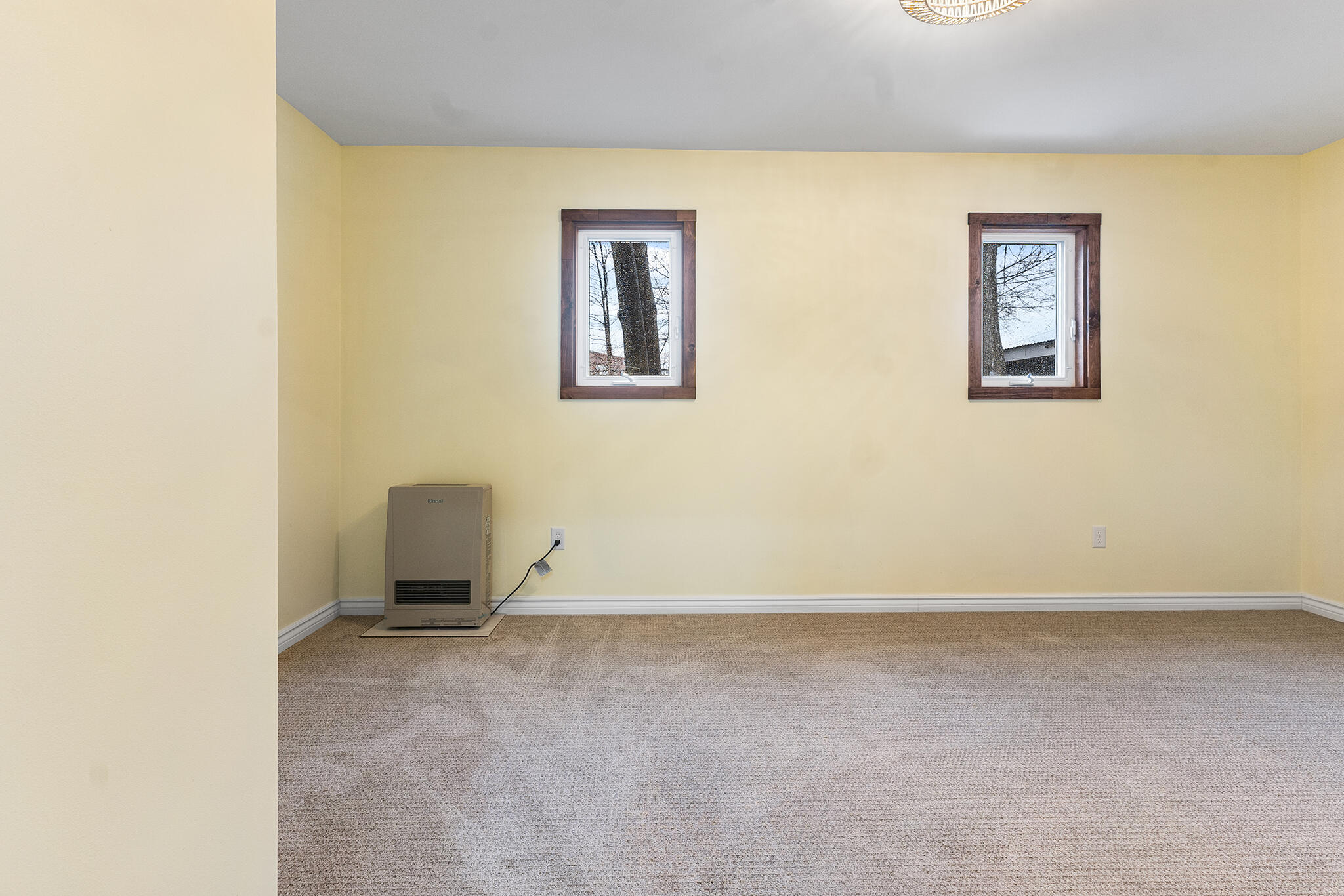 60 Beach Street Saco, ME 04072 - Photo 12 of 28 60 Beach St Saco, ME-25