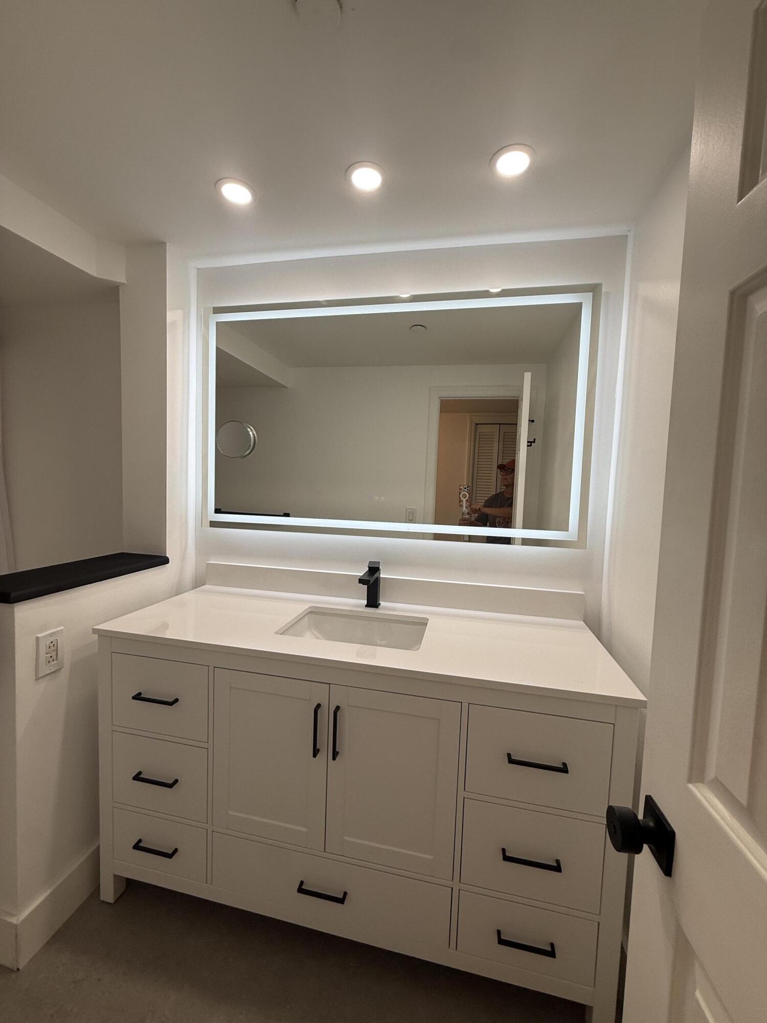 859 Jeffery Street, Unit 1030 Boca Raton, FL 33487 - Photo 12 of 29 Guest Bath