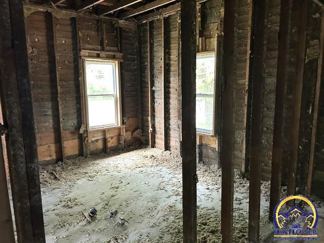 522 Southeast California Avenue Topeka, KS 66607 - Photo 7 of 10