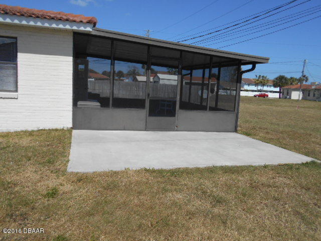 601 Robin Road, Unit C Ormond Beach, FL 32176 - Photo 9 of 12 Robinpatio