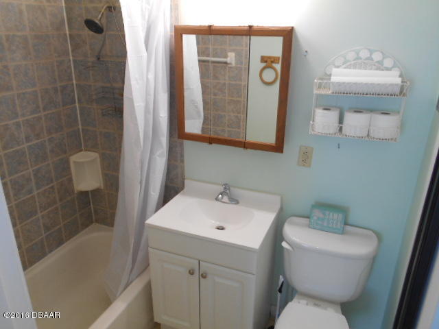 601 Robin Road, Unit C Ormond Beach, FL 32176 - Photo 10 of 12 RobinBath