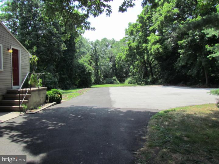 645 Susquehanna Road Ambler, PA 19002 - Photo 22 of 25 Driveway