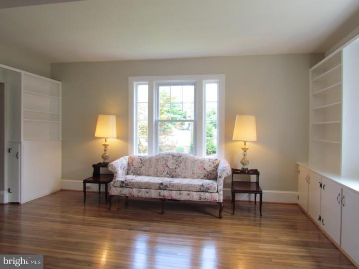 645 Susquehanna Road Ambler, PA 19002 - Photo 5 of 25 Living Room