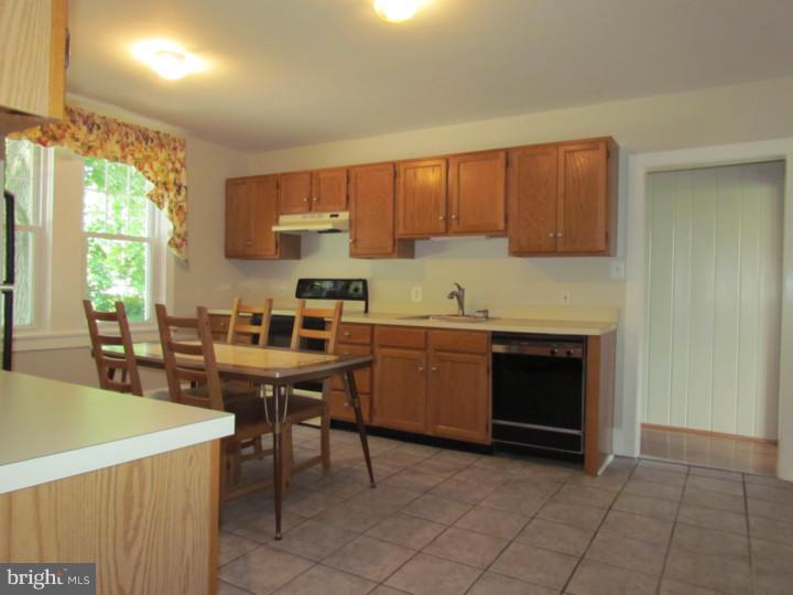 645 Susquehanna Road Ambler, PA 19002 - Photo 9 of 25 Kitchen