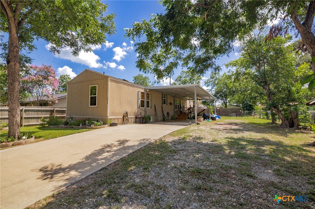 3308 Catalpa Street Victoria, TX 77901 - Photo 4 of 22 a front view of house with yard and trees