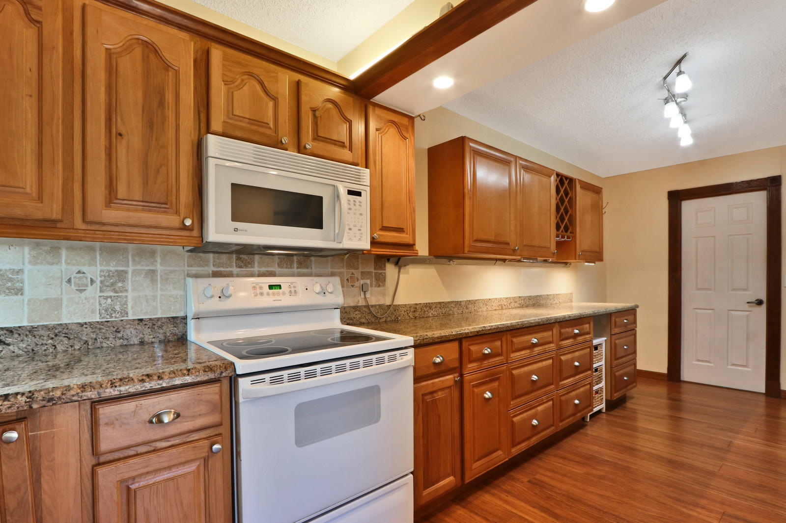 825 Center Street, Unit 10B Jupiter, FL 33458 - Photo 11 of 33 built in microwave