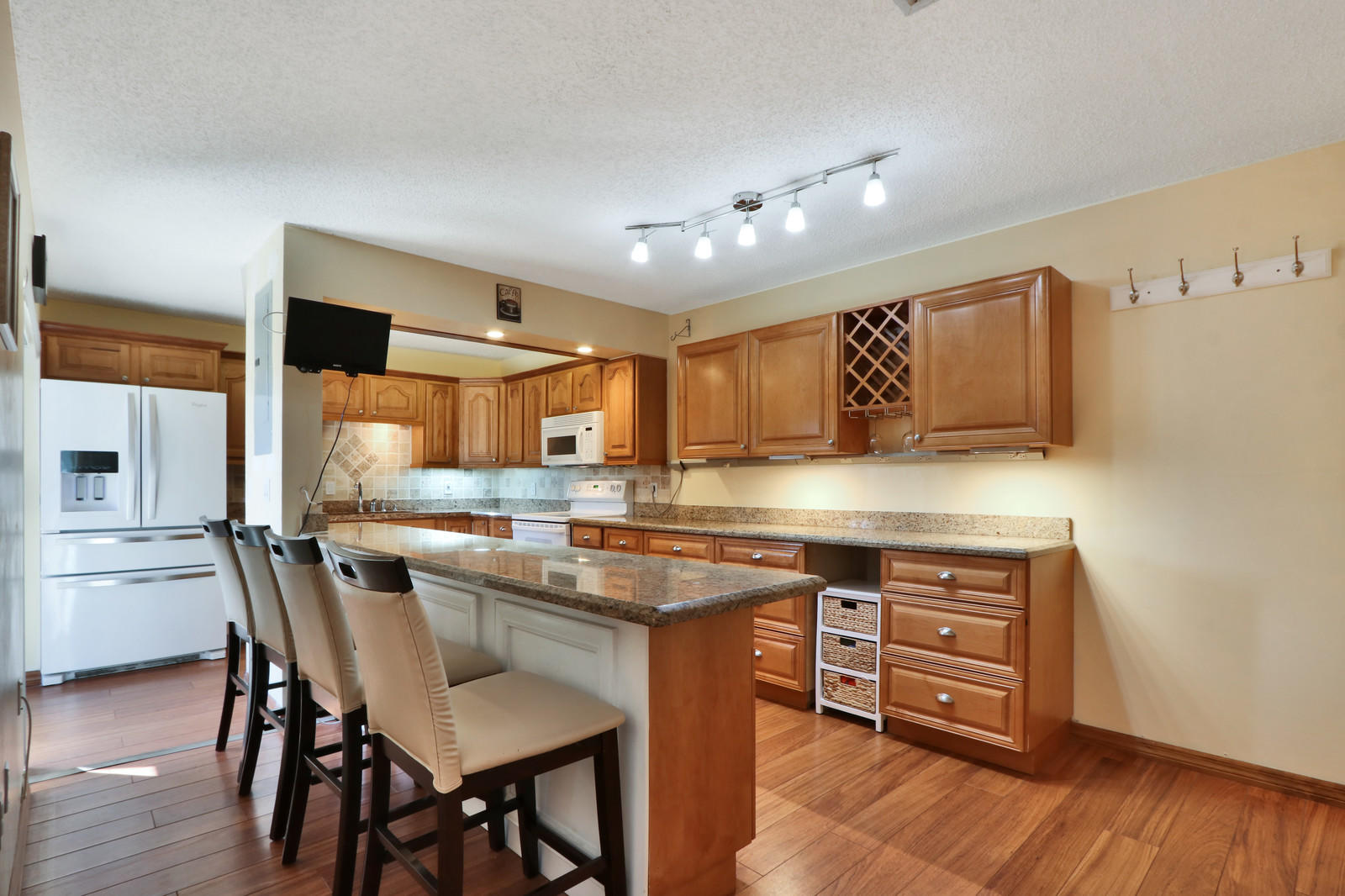 825 Center Street, Unit 10B Jupiter, FL 33458 - Photo 13 of 33 snack bar