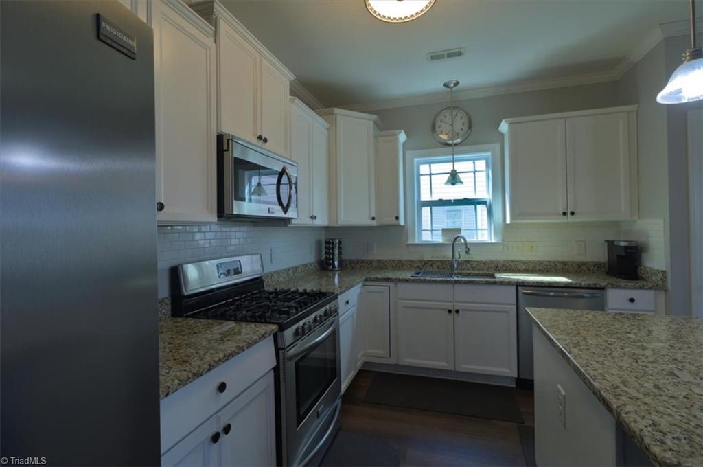 1102 Sweet Gum Way Mebane, NC 27302 - Photo 5 of 26