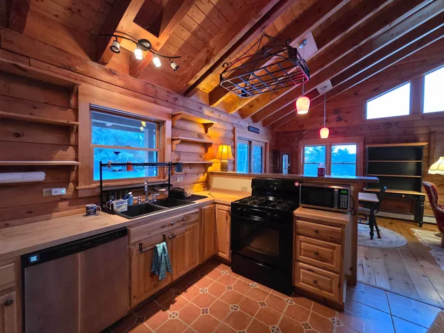 $3,000 | 18 Mirror Lk Heights, Canaan, NH 03741