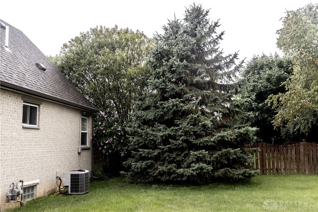 929 East Stroop Road Dayton, OH 45429 - Photo 4 of 21