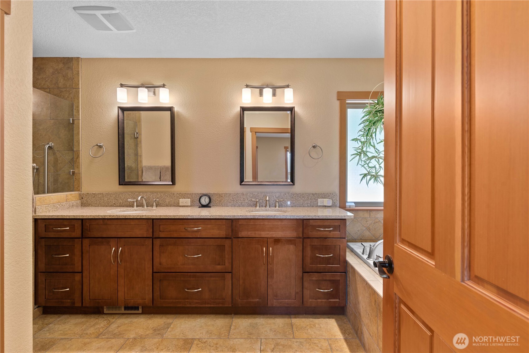 4261 April Drive Wenatchee, WA 98801 - Photo 11 of 29