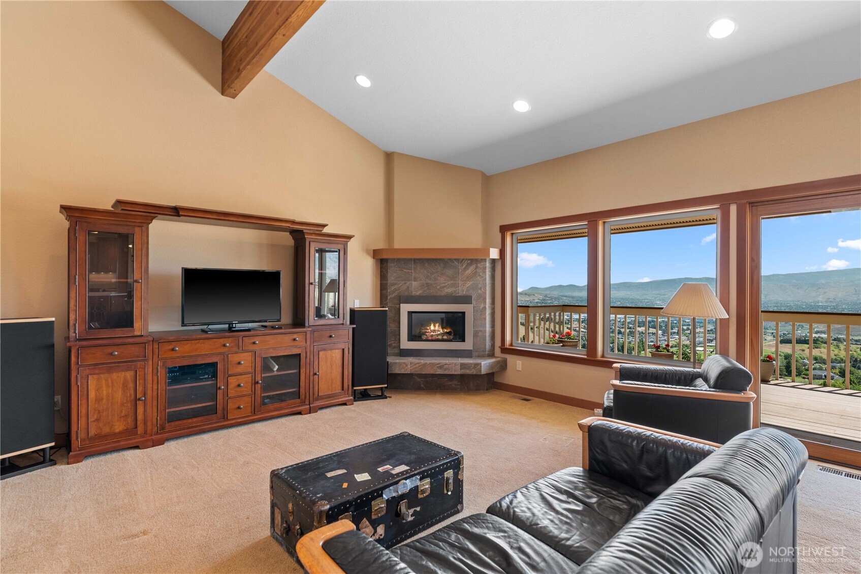 4261 April Drive Wenatchee, WA 98801 - Photo 2 of 29