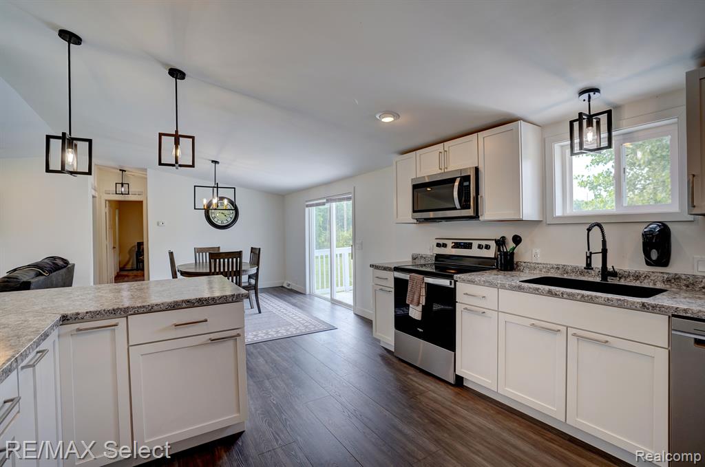 6106 West Carpenter Road Flushing, MI 48433 - Photo 12 of 37