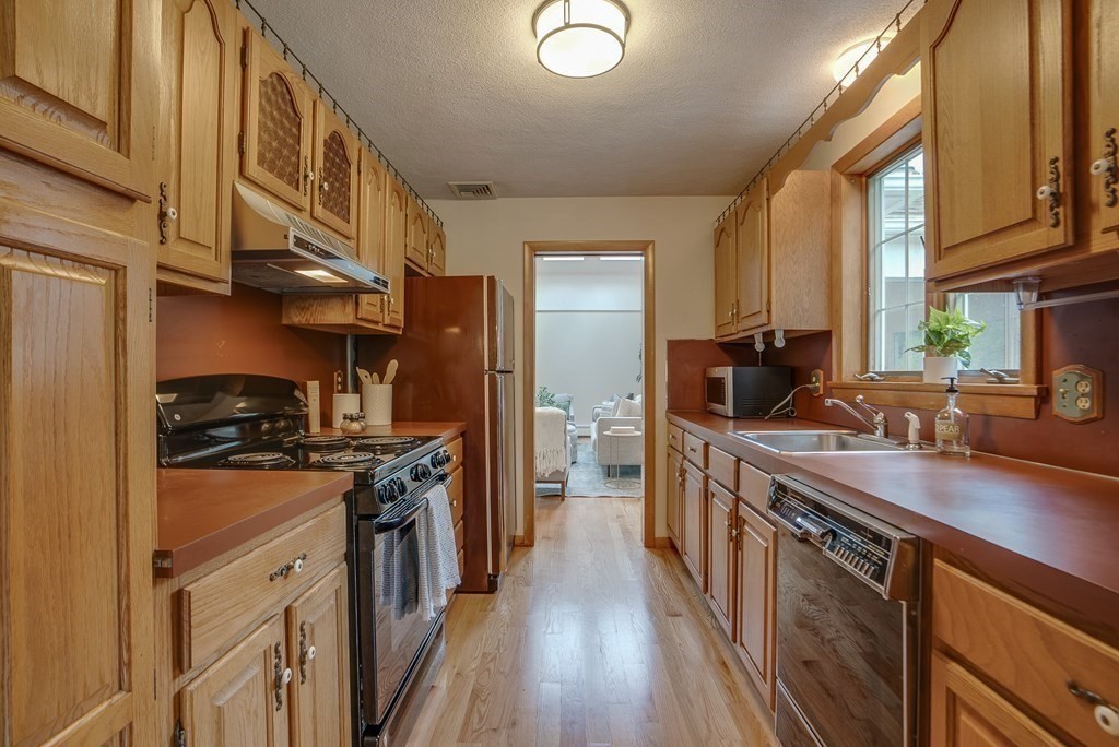 5 Revolutionary Ridge Road Bedford, MA 01730 - Photo 9 of 41