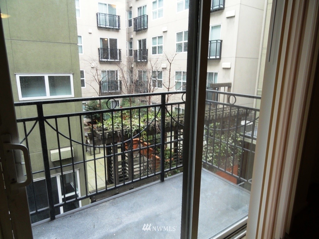 425 Vine Street, Unit 421 Seattle, WA 98121 - Photo 13 of 16