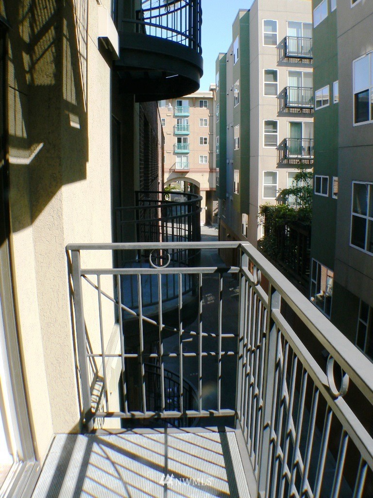 425 Vine Street, Unit 421 Seattle, WA 98121 - Photo 14 of 16