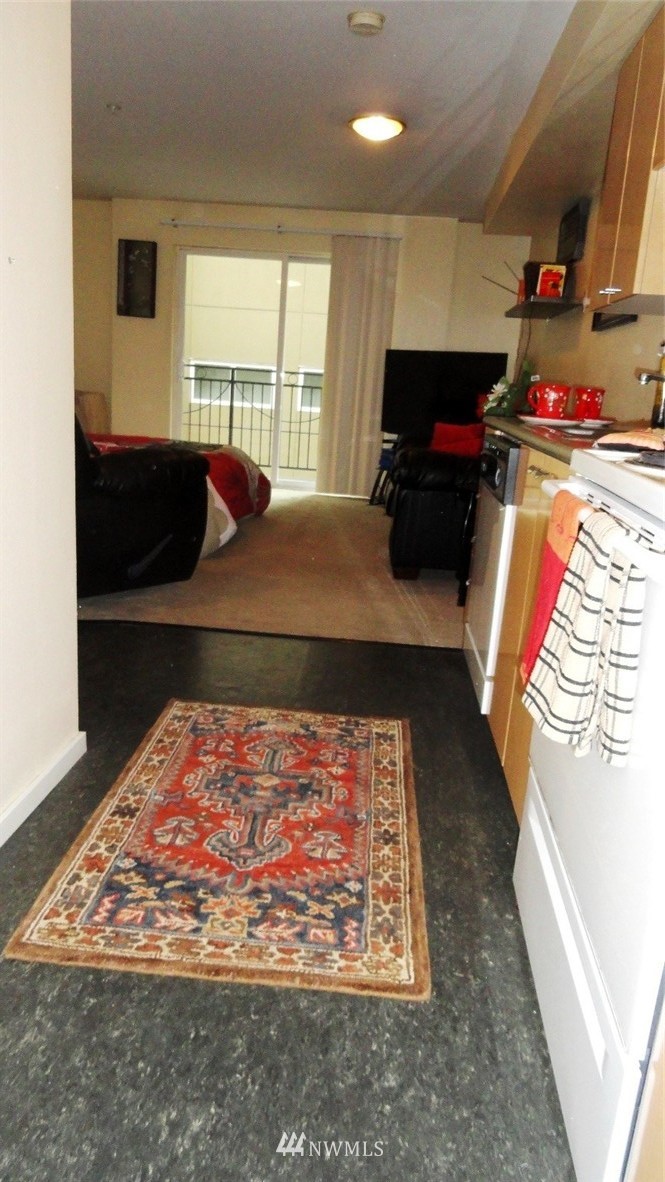 425 Vine Street, Unit 421 Seattle, WA 98121 - Photo 3 of 16