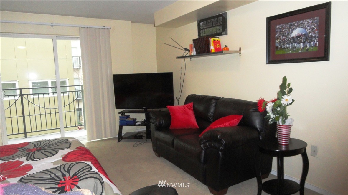 425 Vine Street, Unit 421 Seattle, WA 98121 - Photo 7 of 16