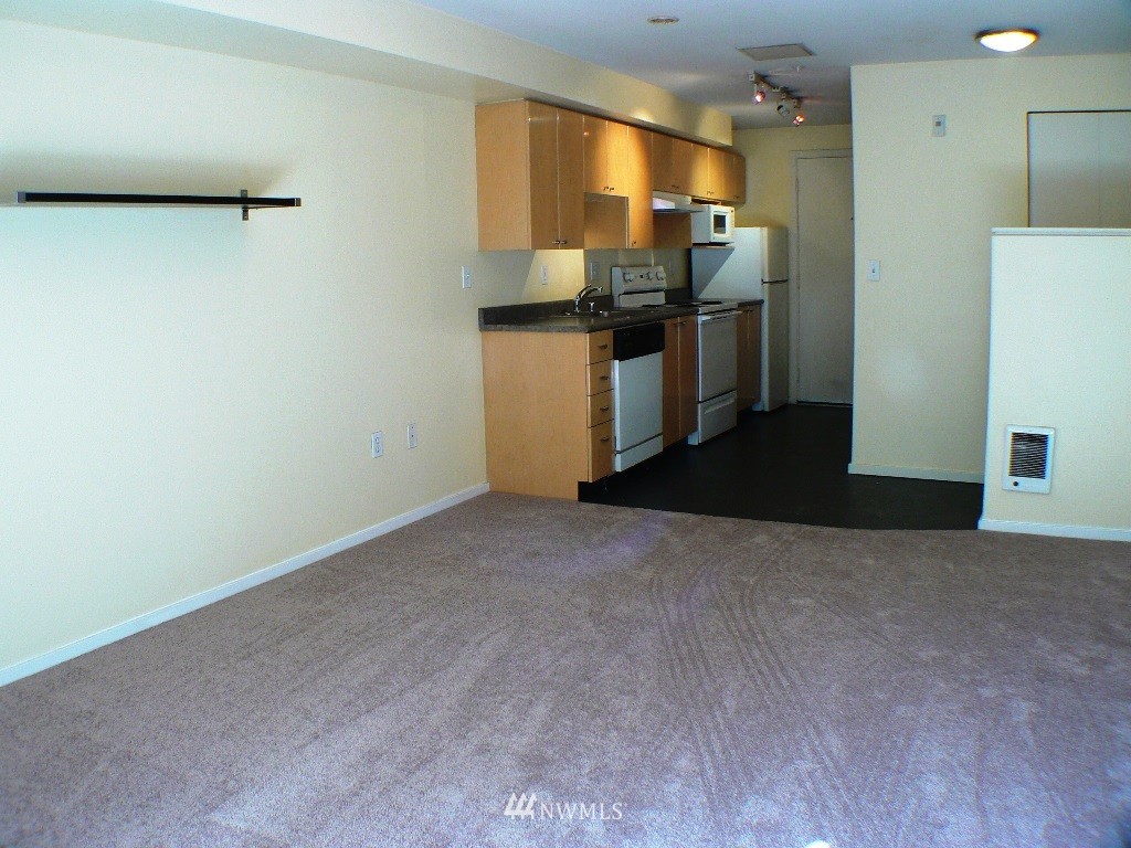 425 Vine Street, Unit 421 Seattle, WA 98121 - Photo 8 of 16