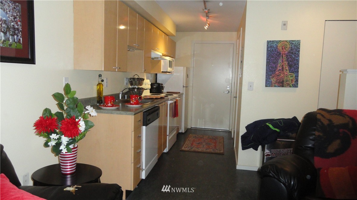 425 Vine Street, Unit 421 Seattle, WA 98121 - Photo 9 of 16