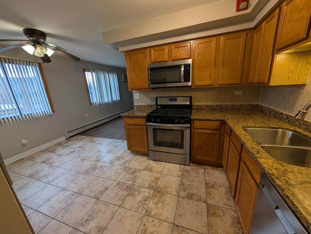 6348 Washington Street, Unit 2B Chicago Ridge, IL 60415 - Photo 3 of 12