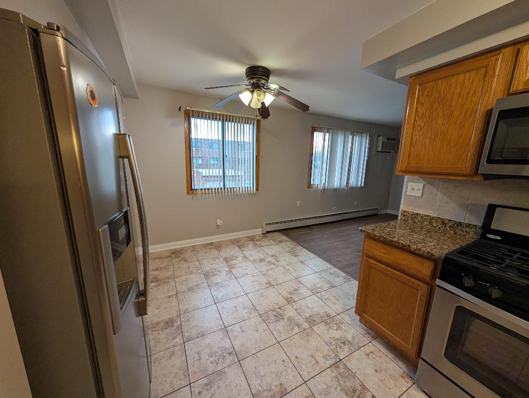 6348 Washington Street, Unit 2B Chicago Ridge, IL 60415 - Photo 4 of 12