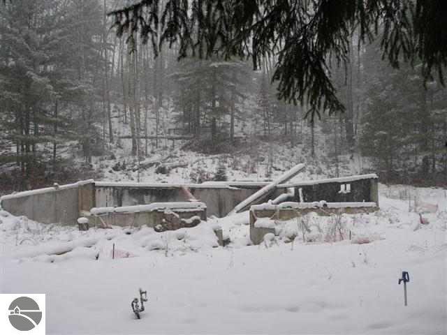 2471 Hoosier Valley Road Traverse City, MI 49685 - Photo 6 of 10 1699799-5.JPG