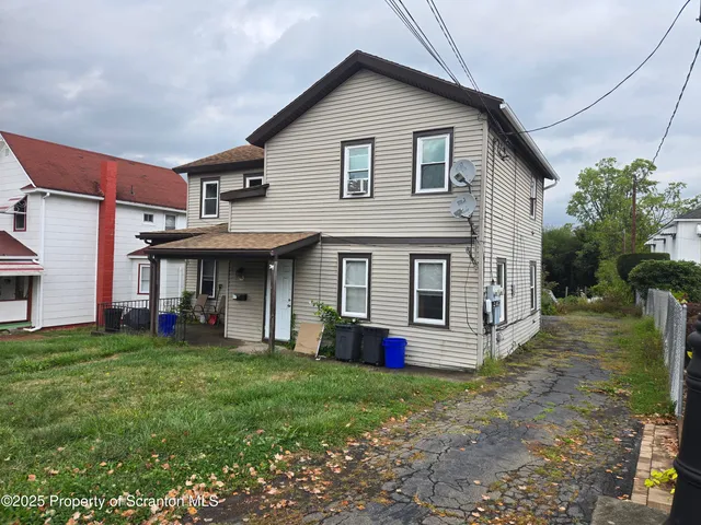 a view of a house with yard and front view of a house