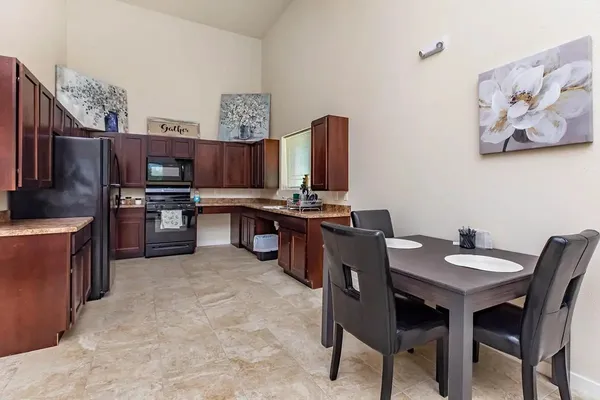 $858 | 11050 Montana Avenue, El Paso, TX 79936