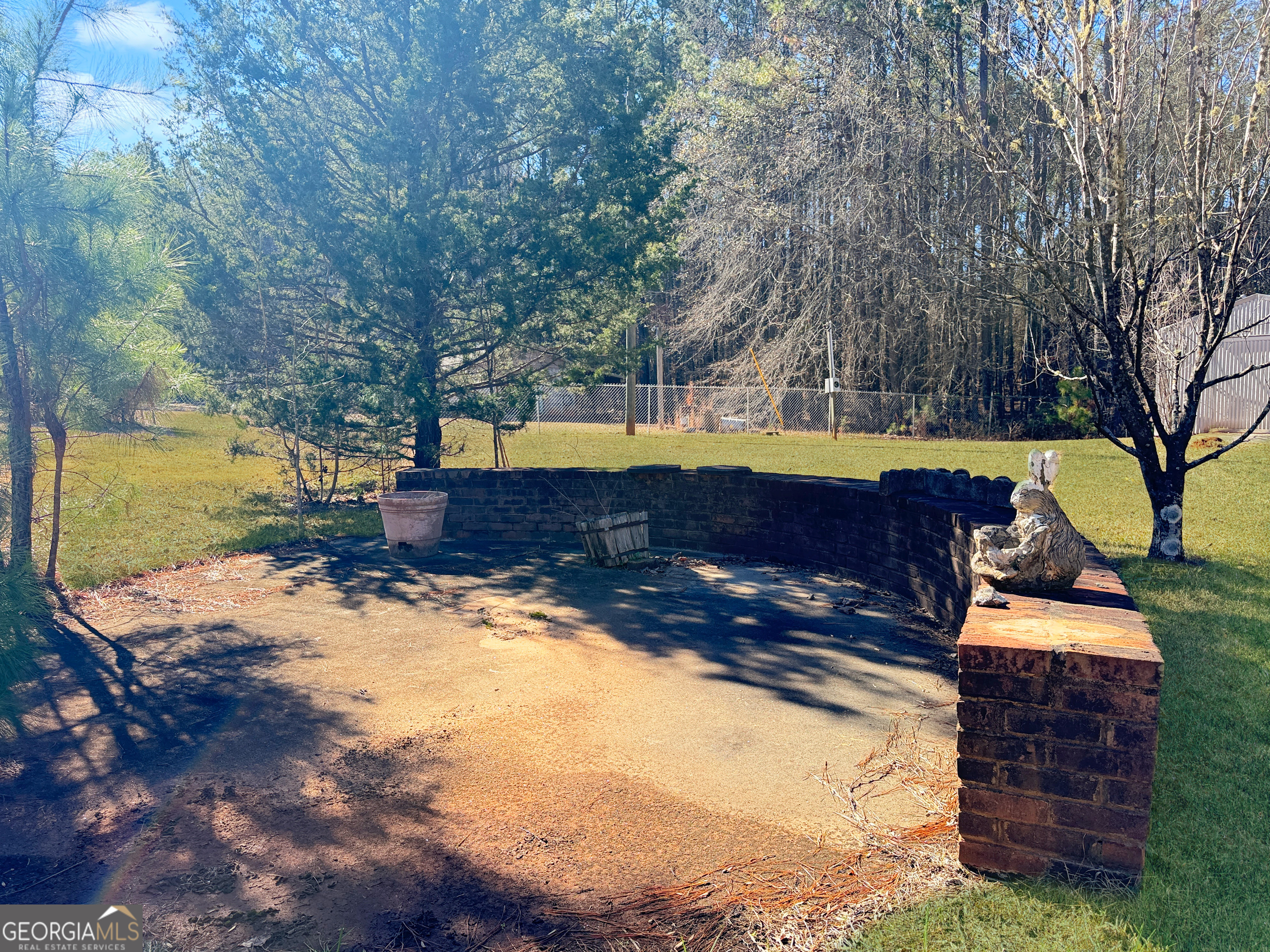 1140 Highway 54 Moreland, GA 30259 - Photo 34 of 39 a swimming pool with wooden fence