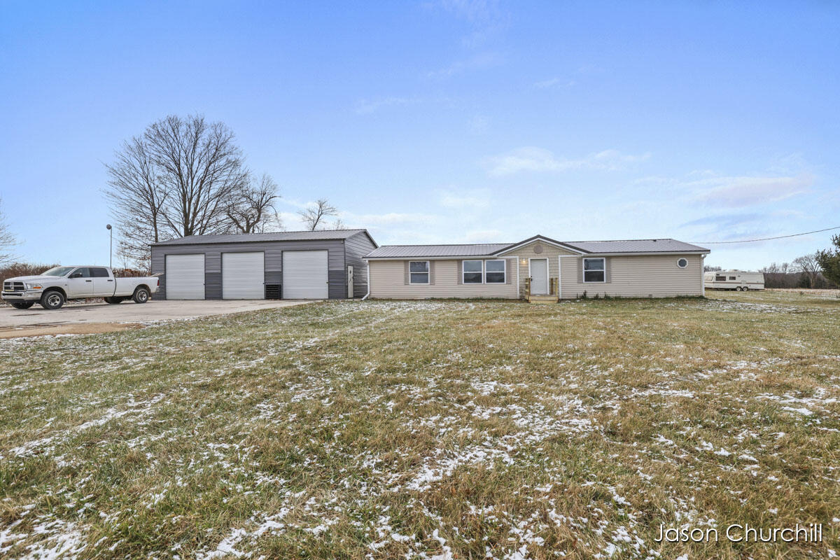 4255 East Stage Road Ionia, MI 48846 - Photo 2 of 41 IMG_1001