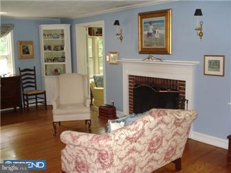 622 Custis Road Glenside, PA 19038 - Photo 5 of 11 Living Room