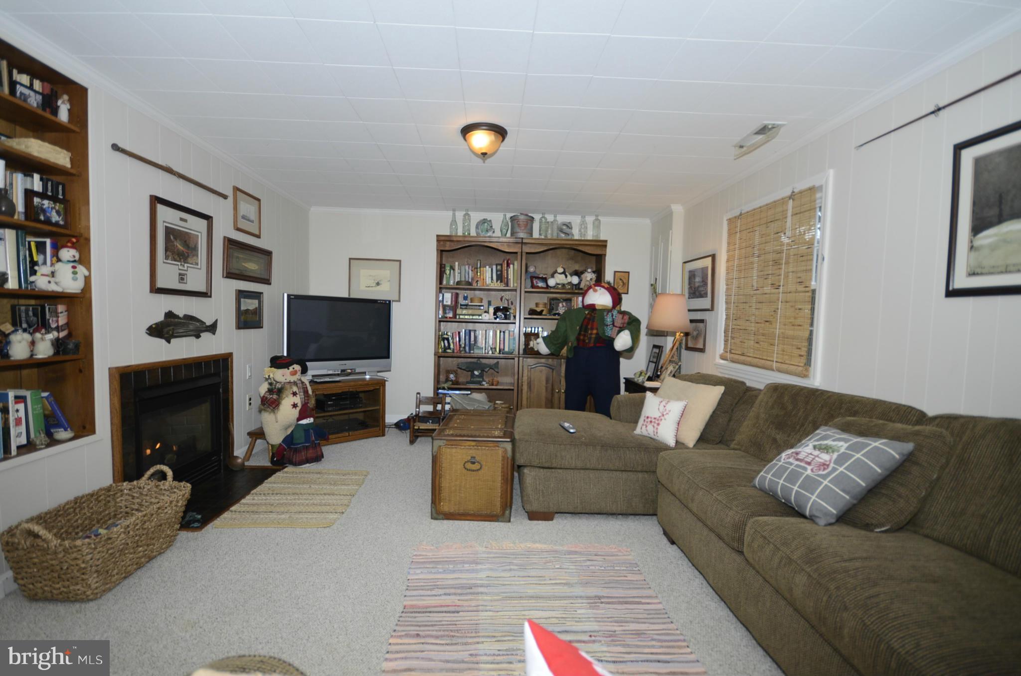 19120 Bloomfield Road Olney, MD 20832 - Photo 17 of 28 Family Room