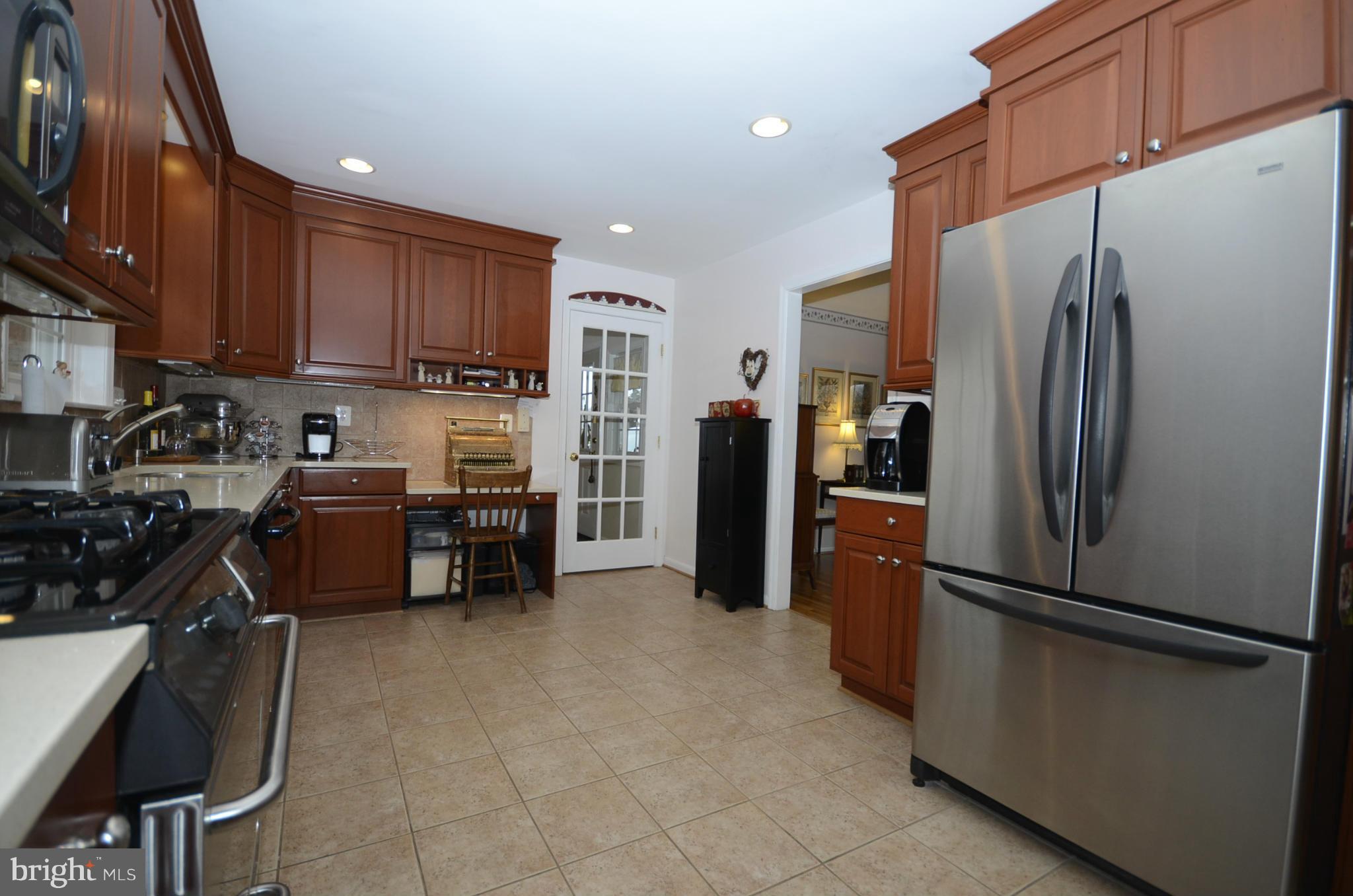 19120 Bloomfield Road Olney, MD 20832 - Photo 3 of 28 Kitchen