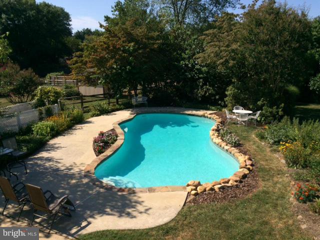 19120 Bloomfield Road Olney, MD 20832 - Photo 26 of 28 Pool