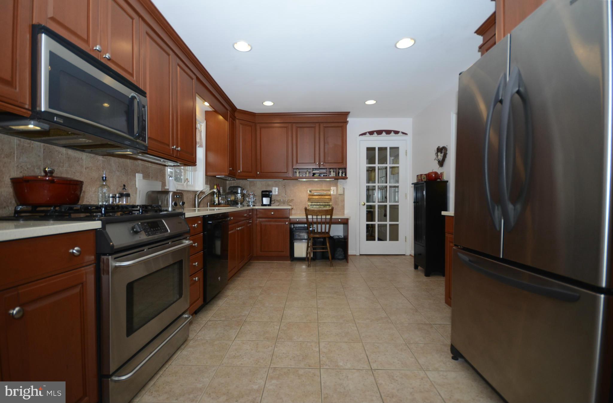 19120 Bloomfield Road Olney, MD 20832 - Photo 4 of 28 Kitchen