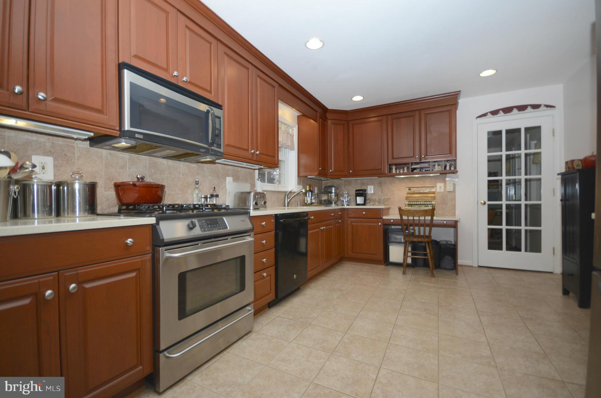 19120 Bloomfield Road Olney, MD 20832 - Photo 5 of 28 Kitchen