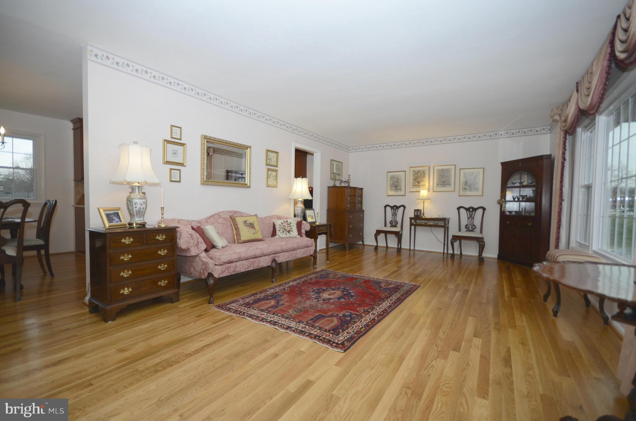19120 Bloomfield Road Olney, MD 20832 - Photo 8 of 28 Living Room