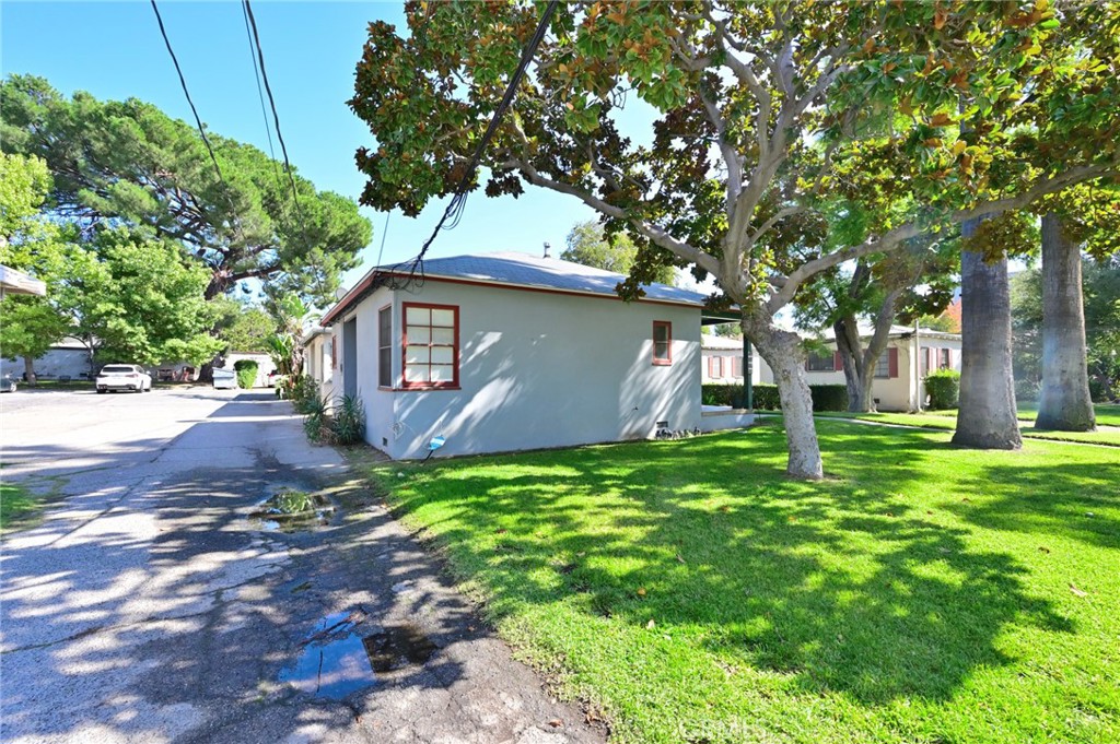 526 North Madison Avenue Pasadena, CA 91101 - Photo 3 of 21 a front view of a house with garden