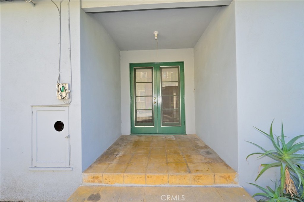 526 North Madison Avenue Pasadena, CA 91101 - Photo 7 of 21 a bathroom with a tub and shower