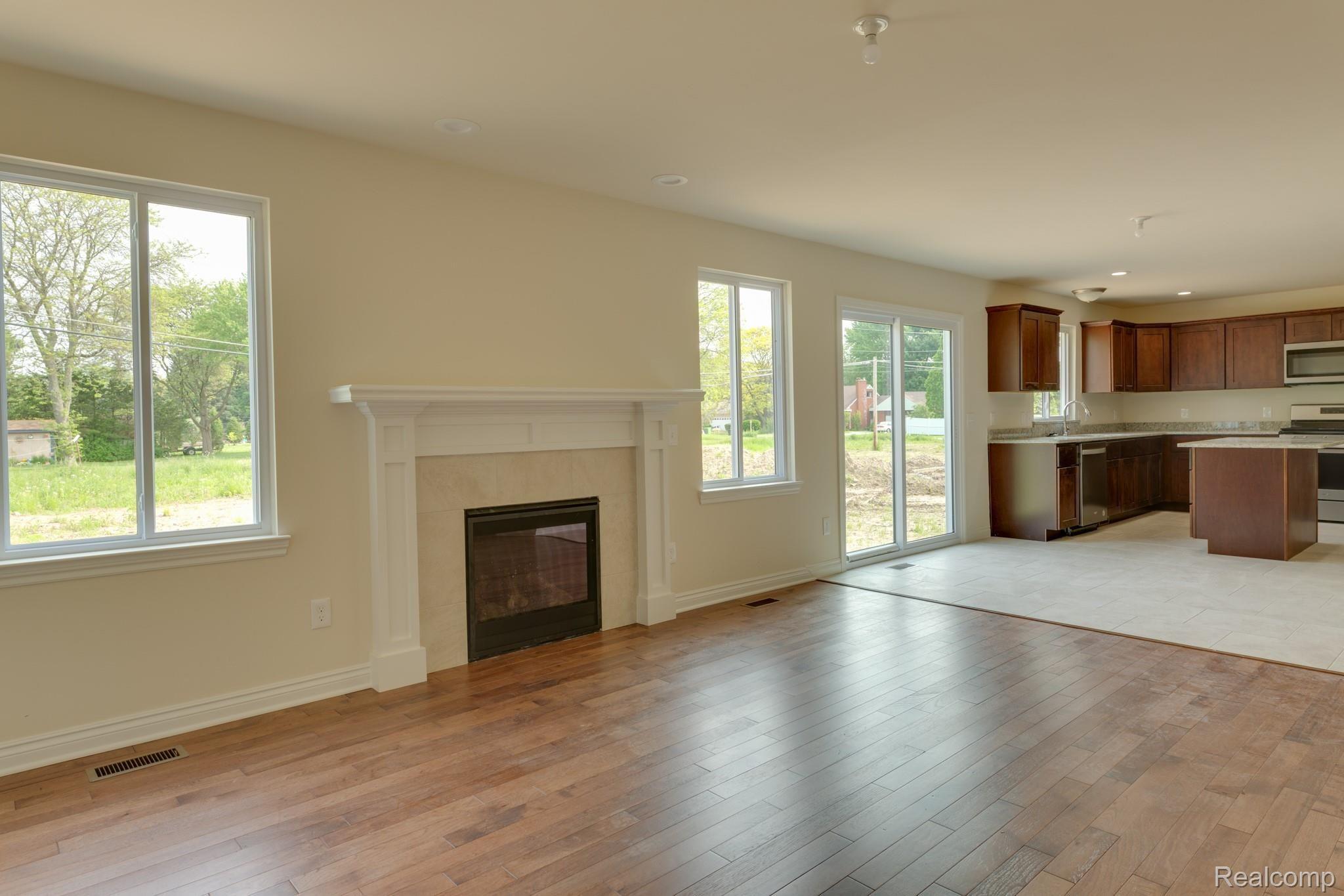 18957 Faulman Road Clinton Township, MI 48035 - Photo 17 of 39 18957Faulman-15.jpg