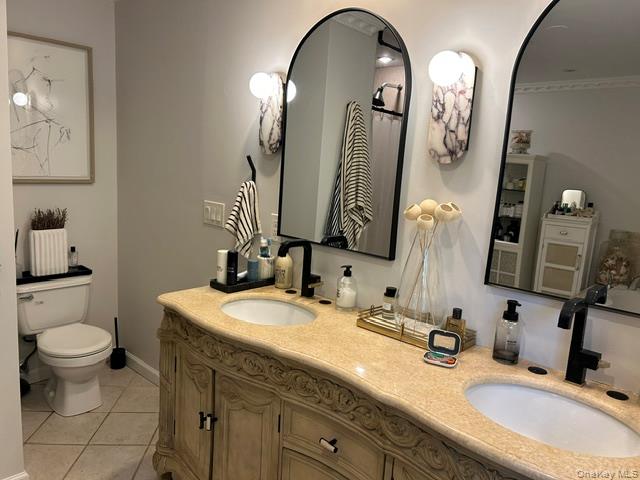 3 Fox Lane Locust Valley, NY 11560 - Photo 31 of 38 Double vanity