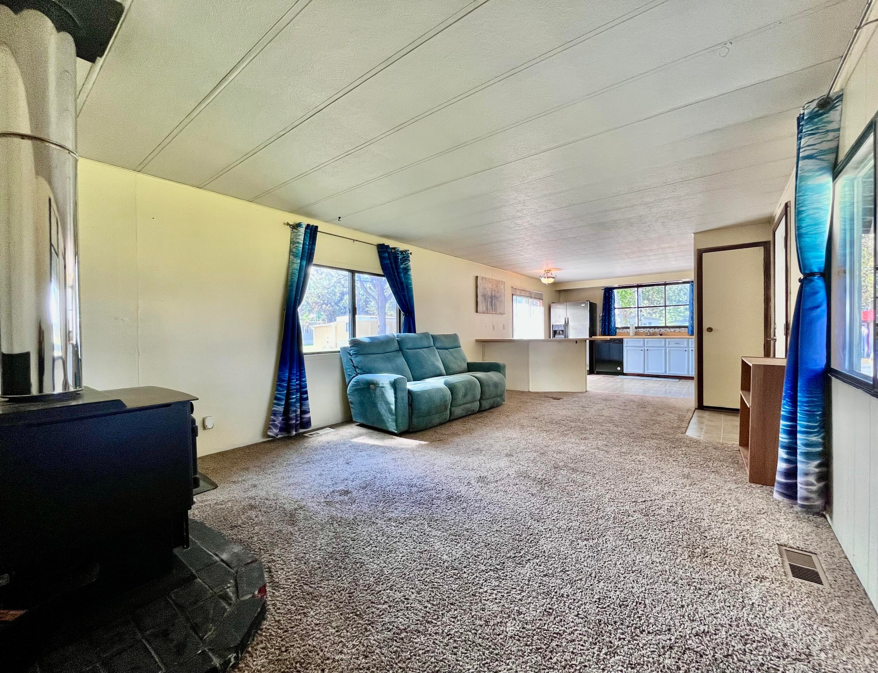 52731 Huntington Road, Unit 26 La Pine, OR 97739 - Photo 20 of 20 Living Room/Open Floorplan