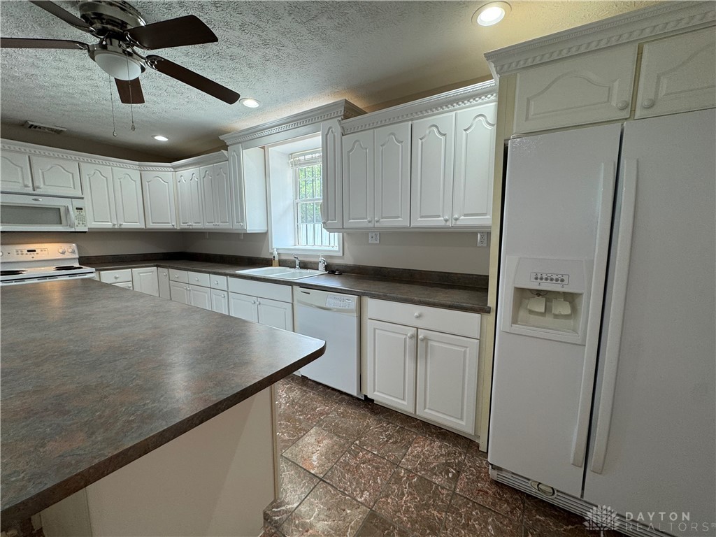 523 Newport Road Xenia, OH 45385 - Photo 13 of 43