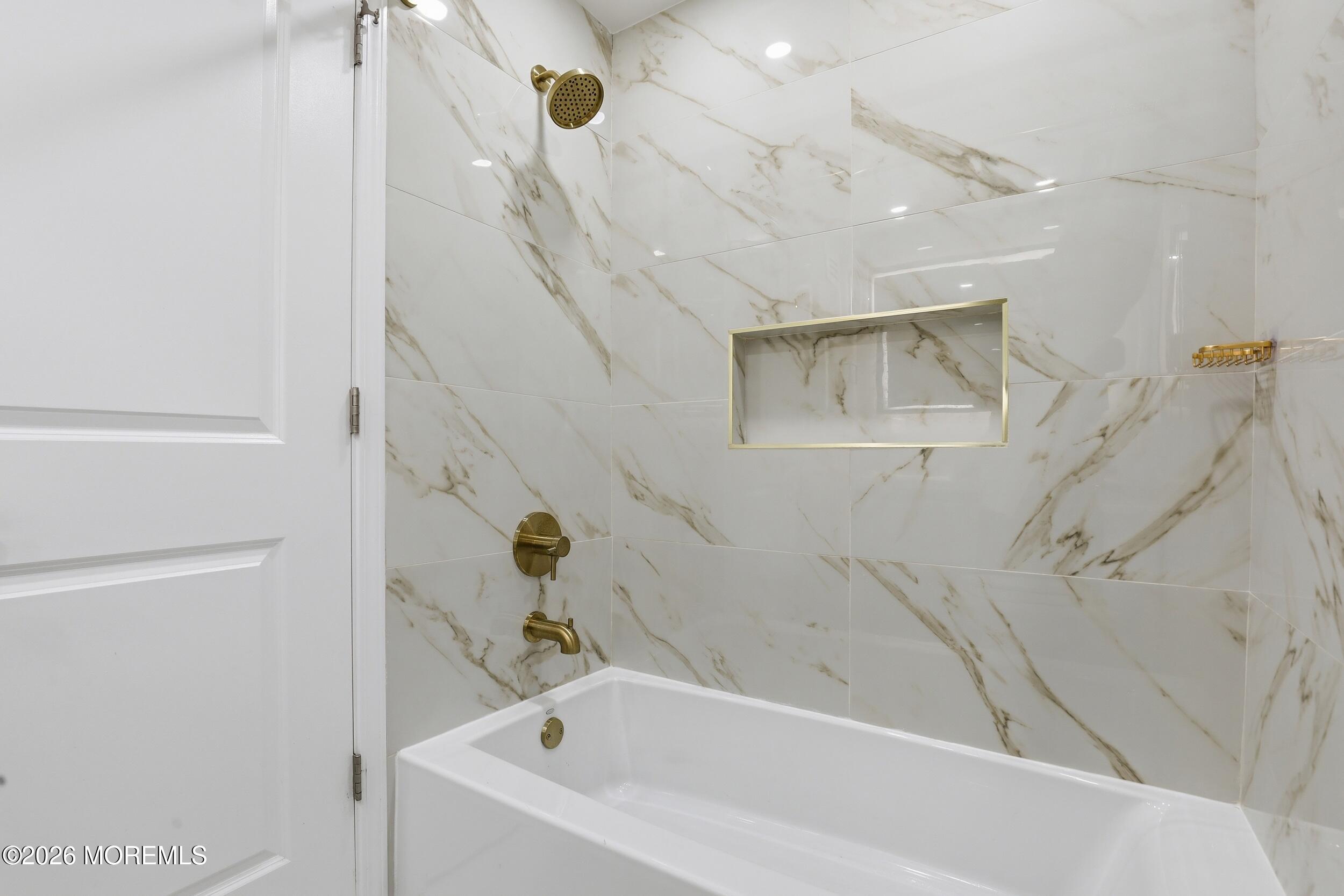 492 Cobain Road Jackson, NJ 08527 - Photo 31 of 47 a bathroom with a bathtub and shower