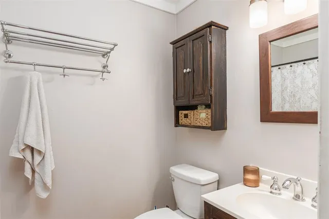 $540,000 | 1147 County Road 3417, Wills Point, TX 75169